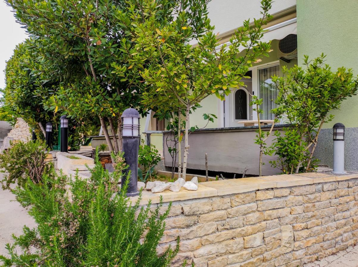 Locus Apartments Петрчане Экстерьер фото