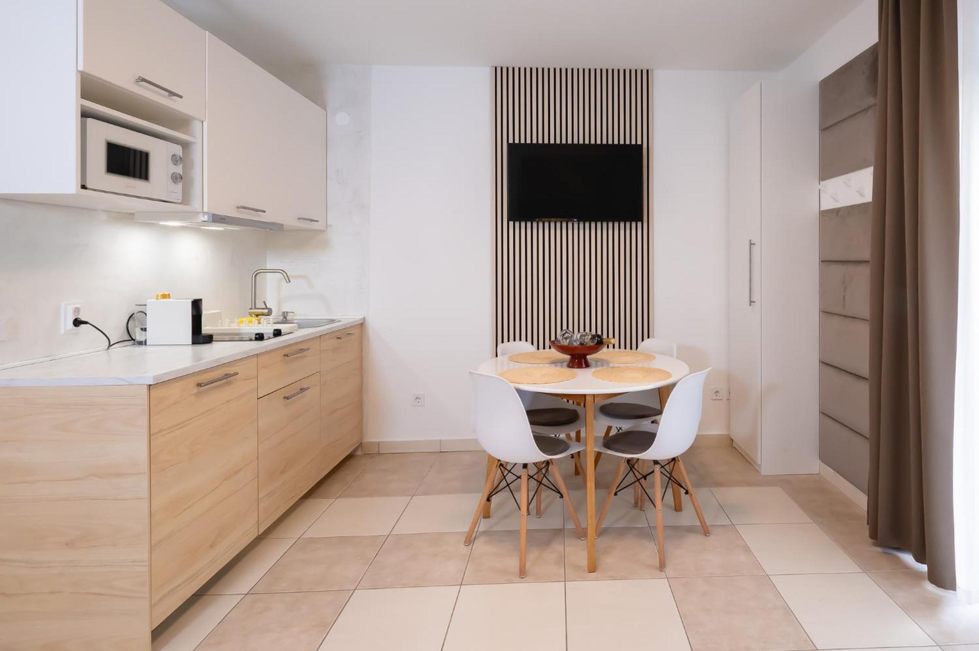 Locus Apartments Петрчане Экстерьер фото