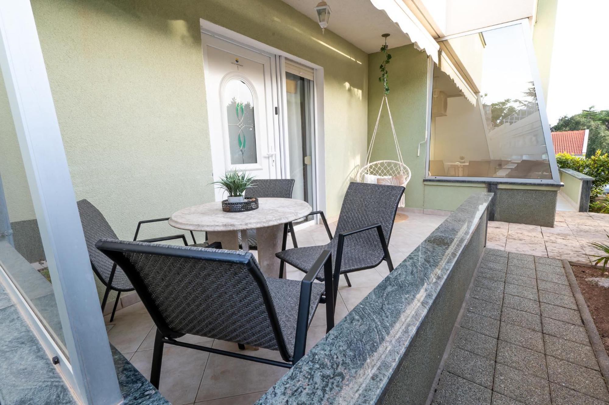 Locus Apartments Петрчане Экстерьер фото